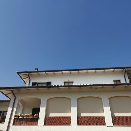 Villa Flora Affittacamere Luni Ngoại thất bức ảnh