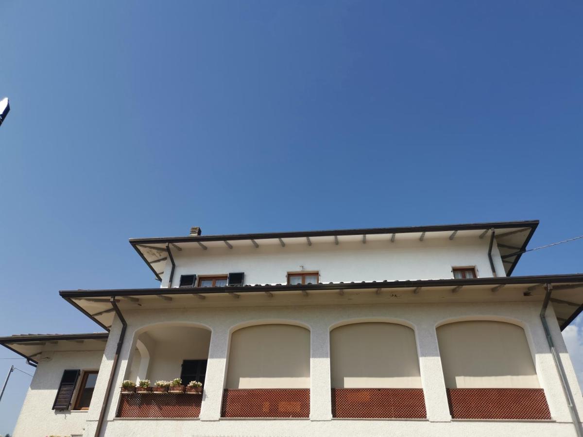 Villa Flora Affittacamere Luni Ngoại thất bức ảnh