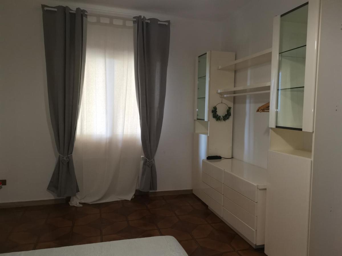 Villa Flora Affittacamere Luni Ngoại thất bức ảnh