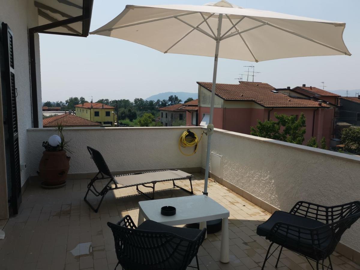 Villa Flora Affittacamere Luni Ngoại thất bức ảnh