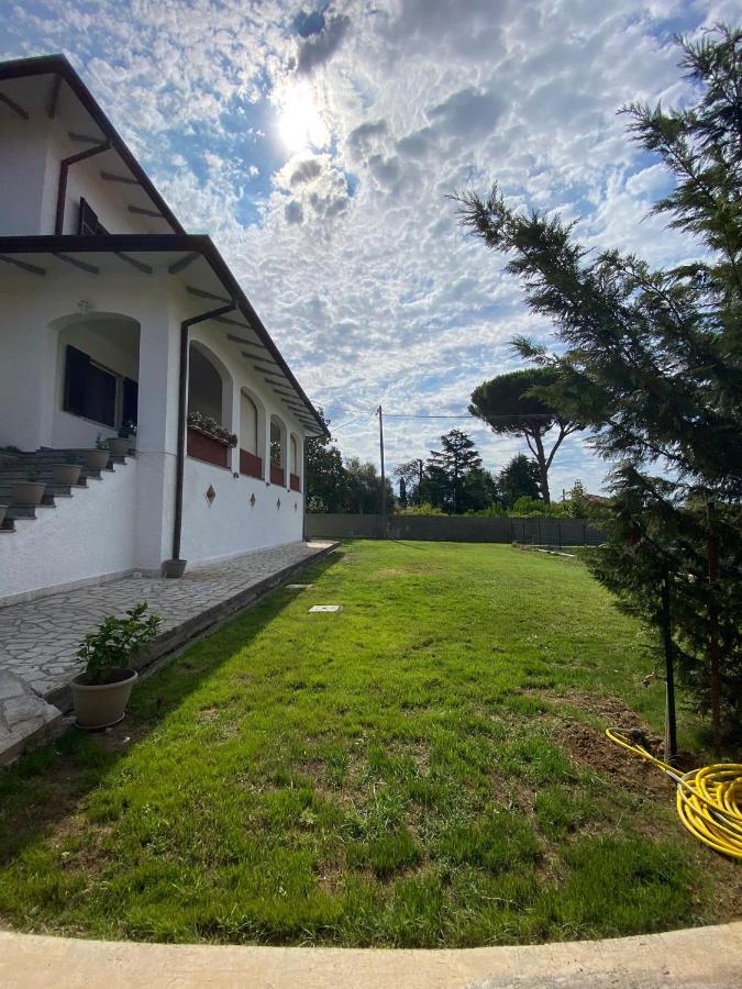 Villa Flora Affittacamere Luni Ngoại thất bức ảnh