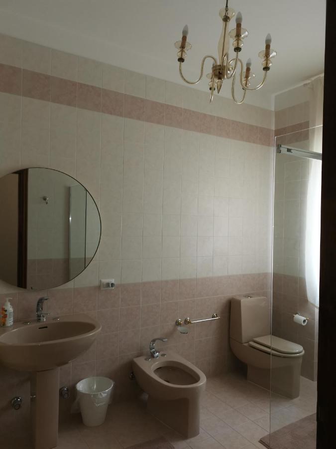 Villa Flora Affittacamere Luni Ngoại thất bức ảnh