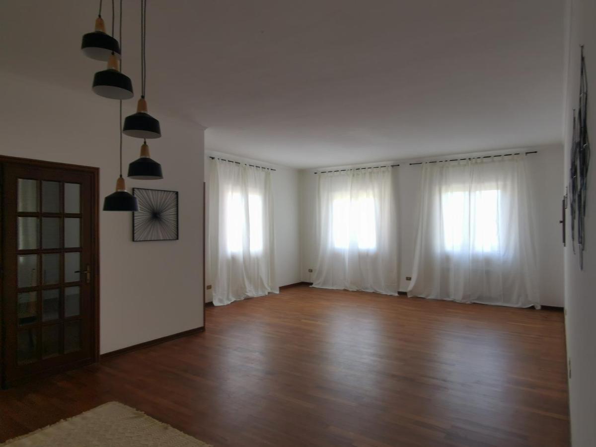 Villa Flora Affittacamere Luni Ngoại thất bức ảnh