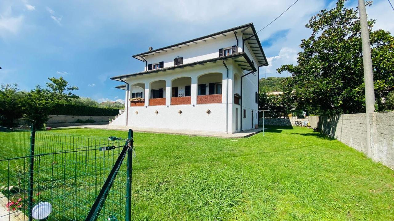 Villa Flora Affittacamere Luni Ngoại thất bức ảnh