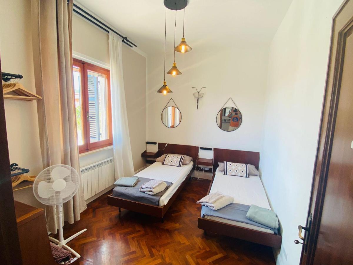 Villa Flora Affittacamere Luni Ngoại thất bức ảnh