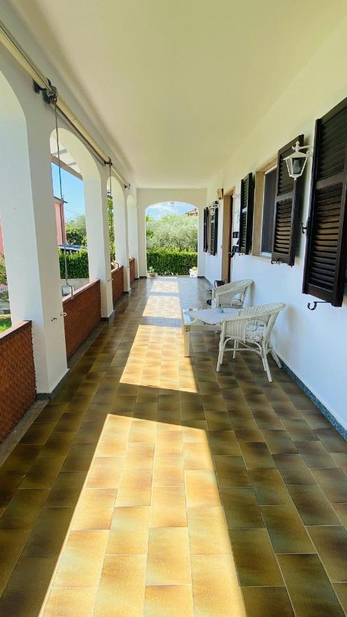 Villa Flora Affittacamere Luni Ngoại thất bức ảnh