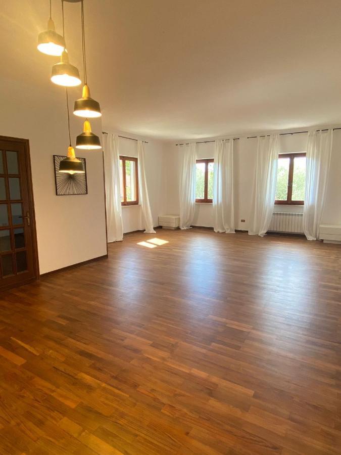 Villa Flora Affittacamere Luni Ngoại thất bức ảnh