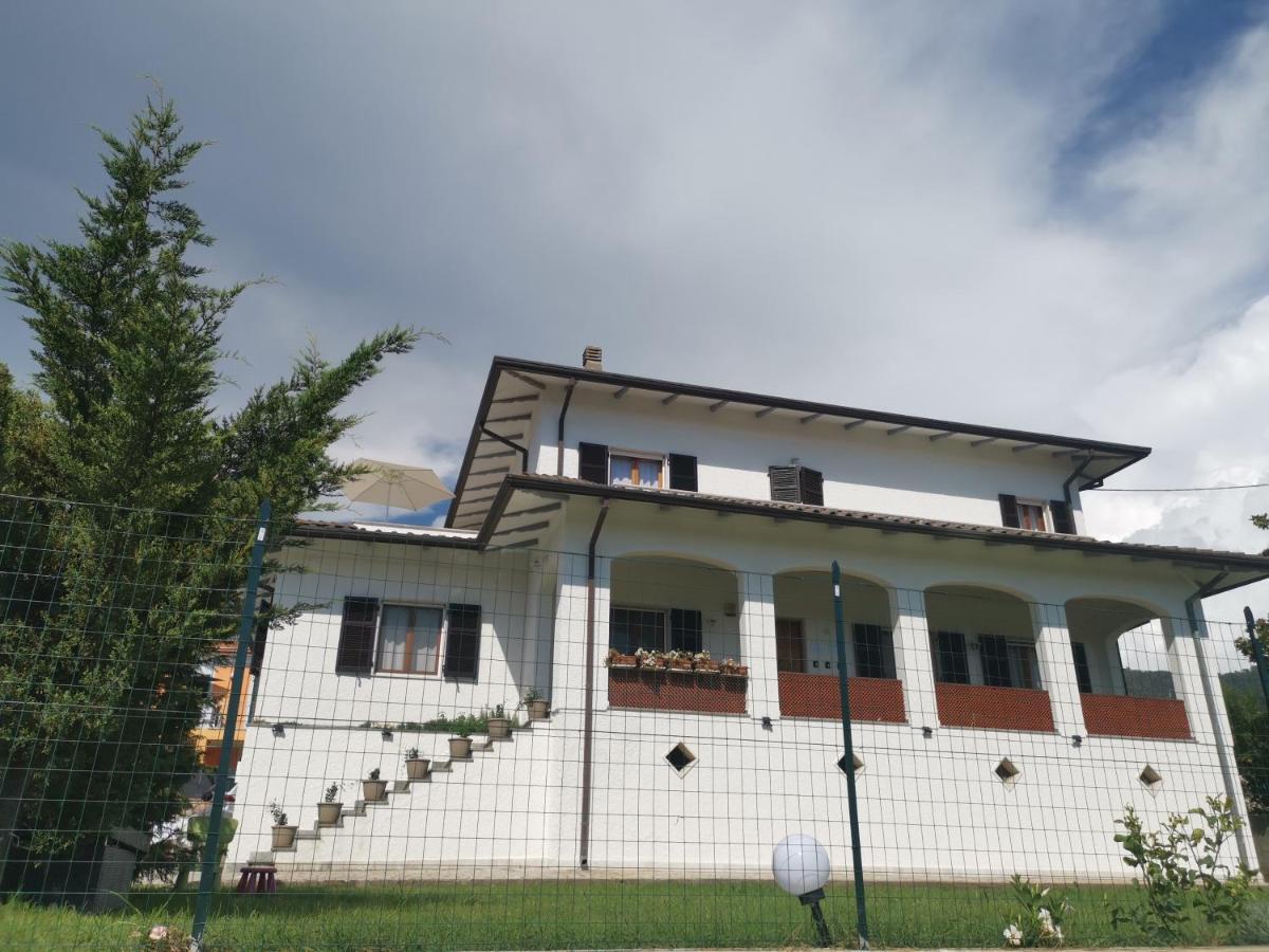 Villa Flora Affittacamere Luni Ngoại thất bức ảnh