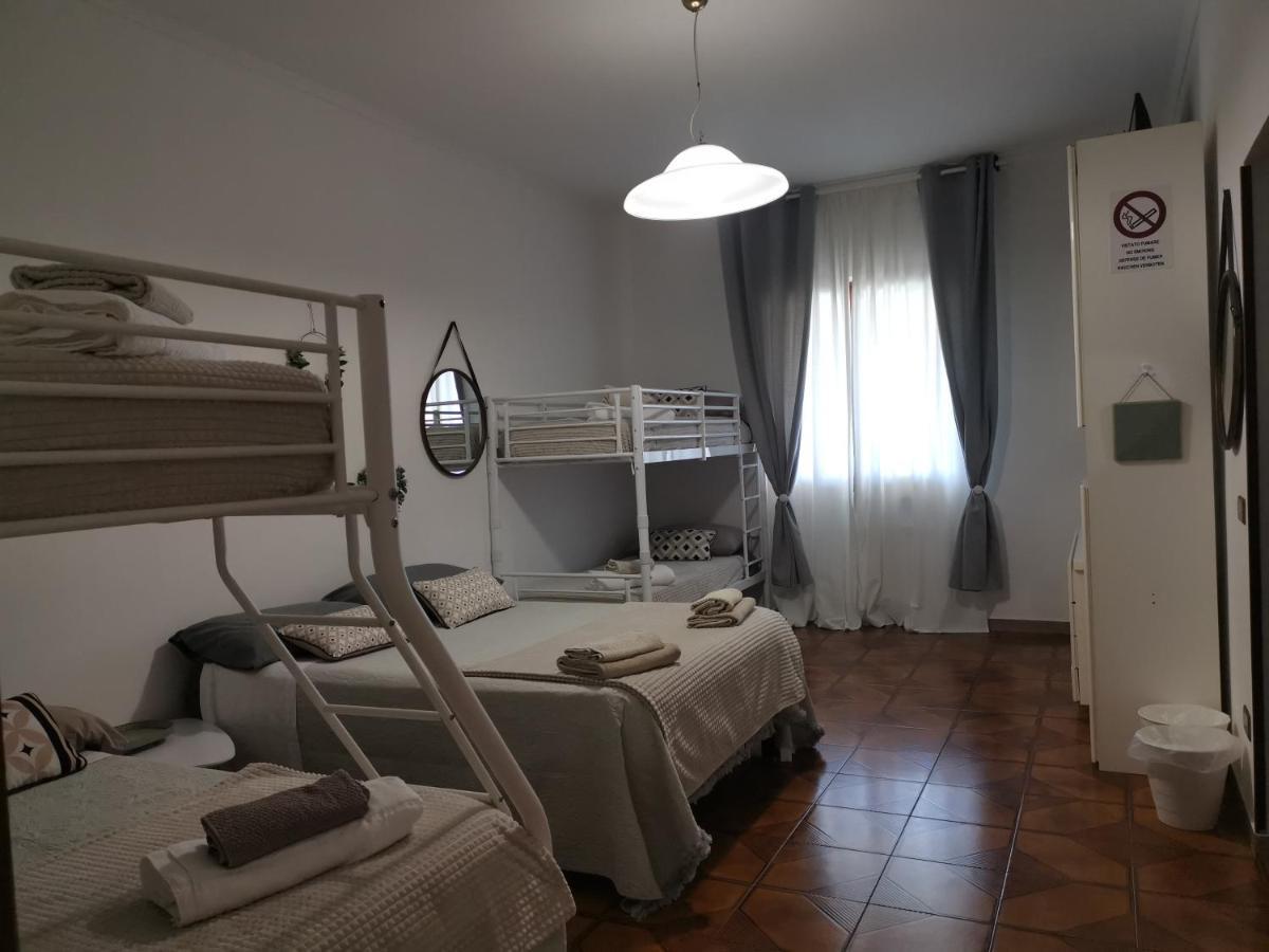 Villa Flora Affittacamere Luni Ngoại thất bức ảnh