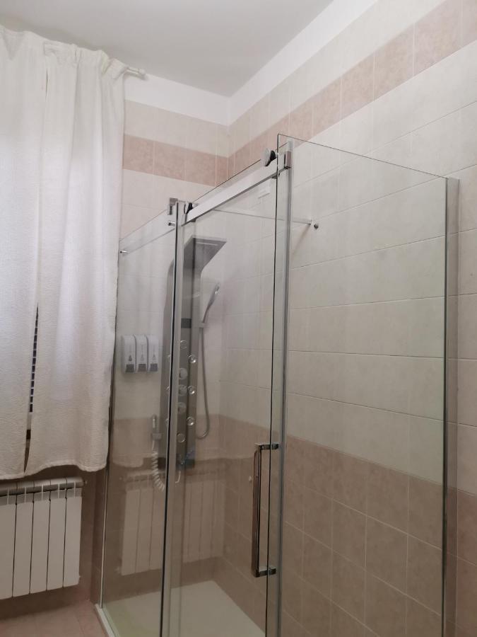 Villa Flora Affittacamere Luni Ngoại thất bức ảnh