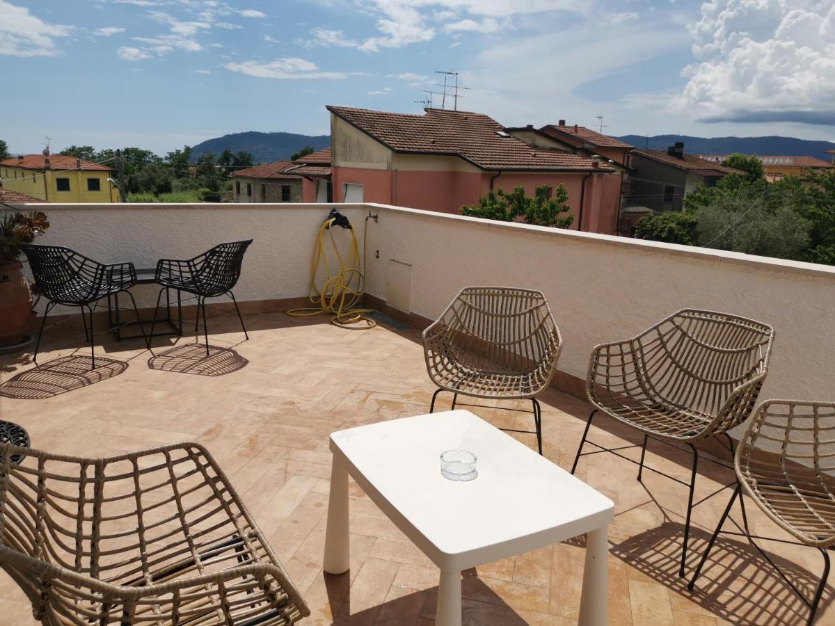Villa Flora Affittacamere Luni Ngoại thất bức ảnh