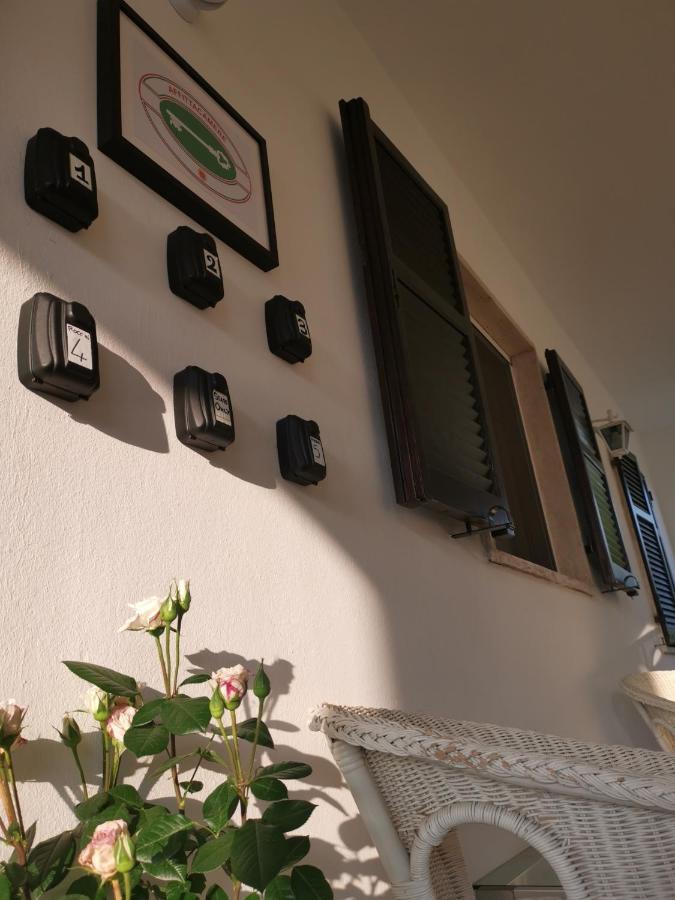 Villa Flora Affittacamere Luni Ngoại thất bức ảnh